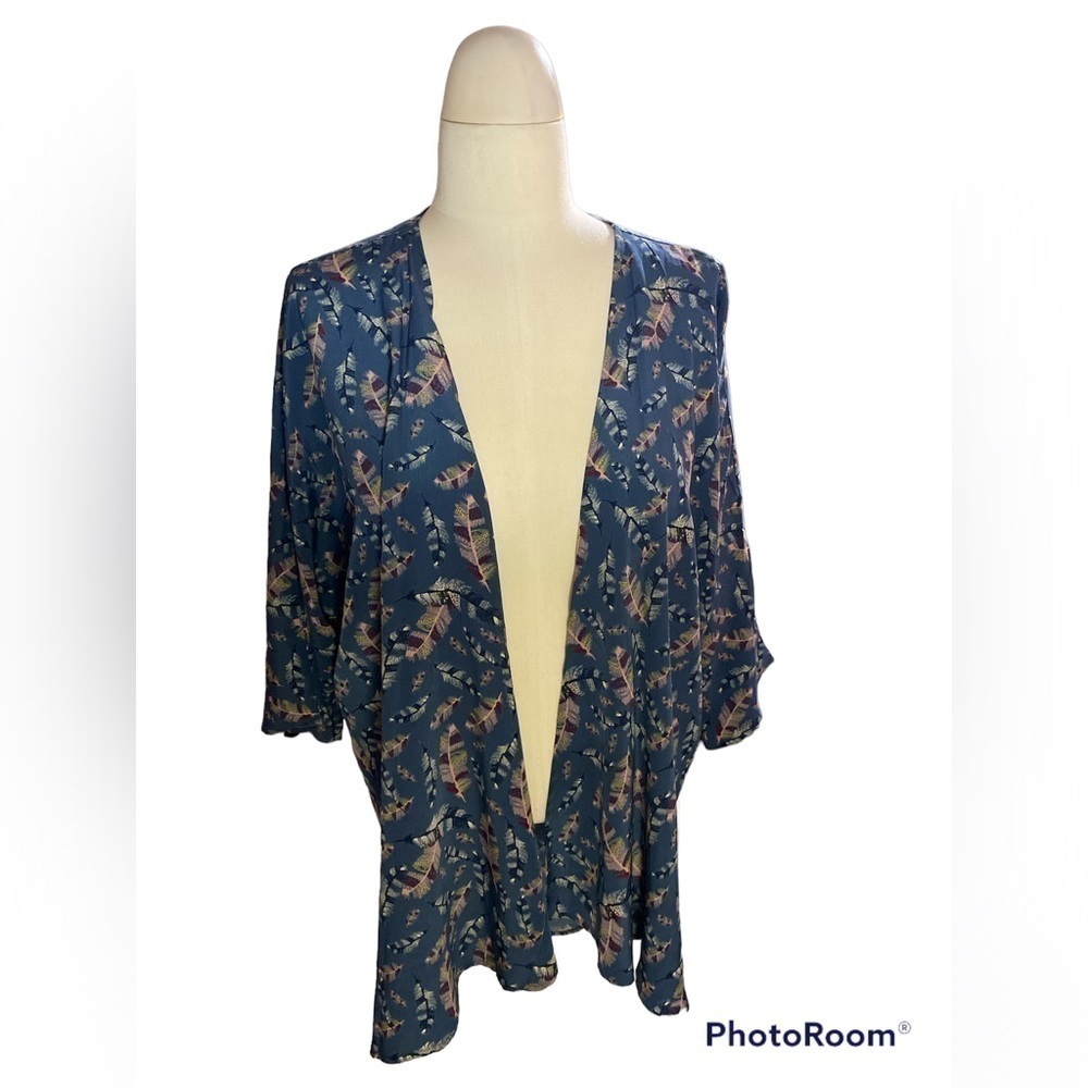 LULAROE SHIRLEY Kimono feather pattern